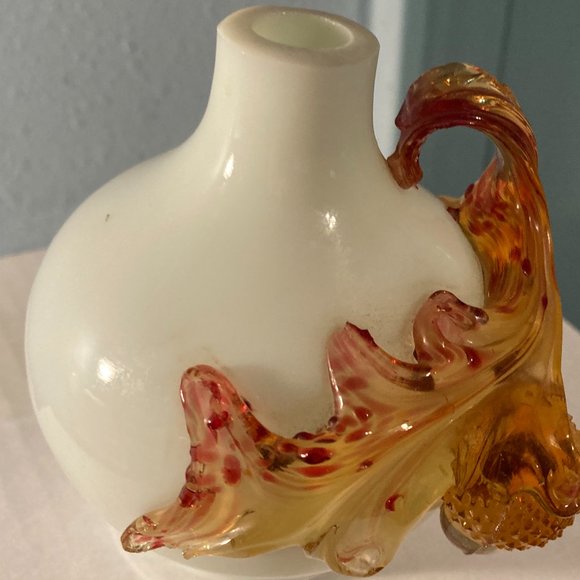ANTQ 1900's Stevens and Williams Opalescent Glass Vase w/amber acorn&leaf handle - Picture 8 of 9